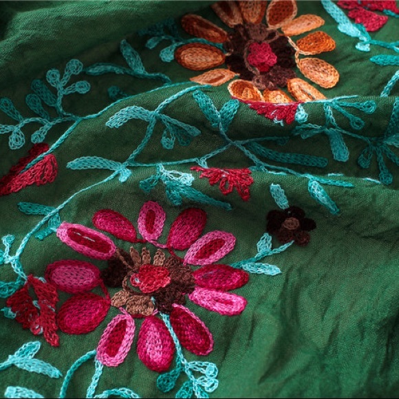 Soft embroidered scarf wrap shawls - Picture 15 of 16